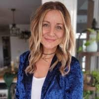 Amanda Waid's Instagram, Twitter & Facebook