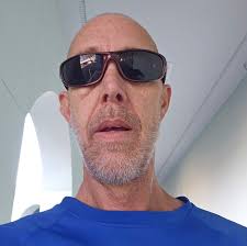 Max Holloway just KNOCKED OUT Justin Gaethje in the last second of the  round at #UFC300!! Watch LIVE now