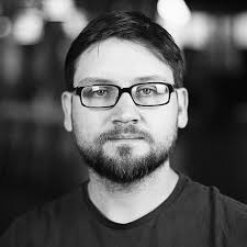 How did Superman NOT see the Engineer walking to the fortress when he flew  right over her?