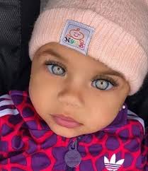 À l'âge de 3 ans, elle a été nommée « la plus belle fille du monde ».  Attendez de voir à quoi elle ressemble aujourd'hui, à 17 ans :