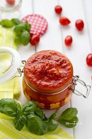 Die Einfachste Tomatensauce Der Welt Mit 4 Zutaten Meinestube Rezept Tomaten Sauce Tomatensauce Nudelgerichte Rezepte