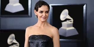 She slipped into a striking green and black striped top and wrapped herself in a. Katie Holmes Akhirnya Bantah Rumor Putus Dari Jamie Foxx Kapanlagi Com