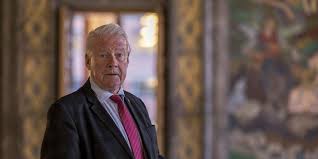 Hagen er ikke på vei ut av politikken. Carl I Hagen Velger Slaraffenliv I Spania Si Spania I Dag