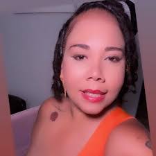 Tonya Dessasau's Instagram, Twitter & Facebook