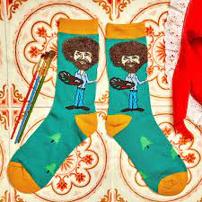 Das Wohl Schonste Detail An Diesen Bob Ross Socken Ist Die Frisur Neben Der Obligatorischen Farbpalette Ver Bob Ross Angled Bob Hairstyles Short Textured Bob