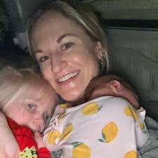 Shayna Reeves's Instagram, Twitter & Facebook