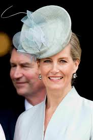 La esfera de los libros. Desfile De Sombreros En La Misa En Honor Al Cumpleanos De La Reina Isabel Ii Magazinespain Com Royal Wedding Dress Fancy Hats Hats For Women