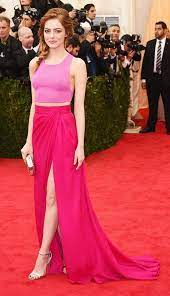 Alyssa, on the other hand, went for a summery floral dress and a start black blazer. Emma Stone S 19 Red Carpet Risks That Seriously Paid Off Emma Stone Style Nice Dresses Piece Prom Dress