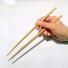 If you are unfamiliar with how to hold chopsticks properly, getting the hang of them can be tricky. Holding Chopsticks Japanese Cooking Studio