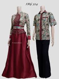 Model gamis batik terbaru untuk wanita selanjutnya adalah kombinasi kain batik dan kain polos. 65 Model Gamis Batik Modern Kombinasi Terbaru 2020