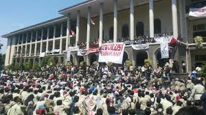 Stasiun gubeng lama ternyata sama seperti jaman dulu. Hantu Orde Baru Di Kampus Kampus Kumparan Com