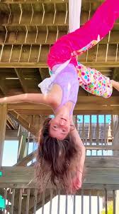 Image result for tbn:2-wbOMD-0WvQQM::www.liedjesland.com/Liedjes/tv_tunes/Maja_de_bij/maya.jpg