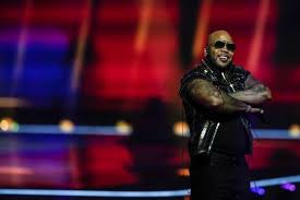 Gecenin en büyük sürprizi dünyaca ünlü abd'li rapçi flo rida'nın san marino temsilcisi senhit'e 'adrenalina' şarkısında. Z4g4gtijdbz4rm