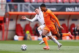 Denzel dumfries geselecteerd voor jong oranje. Denzel Dumfries En Donyell Malen Winnen Met Oranje Van Georgie