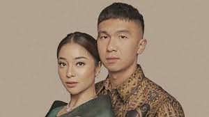 Foto Prewedding Nikita Willy Tuai Pujian Tampil Menawan Dengan Pakaian Adat Lampung Siger Pepadun