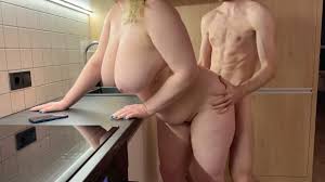 Ở nhà một mình với chị kế vú to của tôi