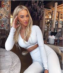 وتملك داون وارد، شركة تطوير عقاري فاخرة. Ø¨Ø¹Ø¯ Ø§Ù†ÙØµØ§Ù„Ù‡ Ø¹Ù† Ø²ÙˆØ¬ØªÙ‡ Ø±ÙŠØ§Ø¶ Ù…Ø­Ø±Ø² ÙŠÙˆØ§Ø¹Ø¯ Ø§Ø¨Ù†Ø© Ø§Ù„Ù…Ù„ÙŠÙˆÙ†ÙŠØ±Ø© Ø§Ù„Ø¨Ø±ÙŠØ·Ø§Ù†ÙŠØ© Ø¯Ø§ÙˆÙ† ÙˆÙˆØ±Ø¯ Ø§Ù„Ø¨ÙˆØ§Ø¨Ø©