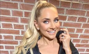 Susanne Hunt's Instagram, Twitter & Facebook