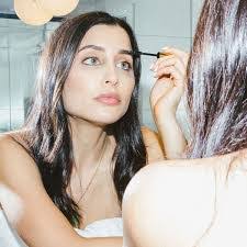 Julie Schott's Instagram, Twitter & Facebook