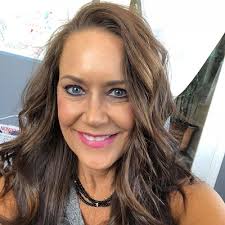 Tamara Hull's Instagram, Twitter & Facebook