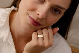 Breiter Ring 11 Diamanten weiß