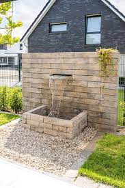 gartengestaltung wasserspiel in mauer vorgarten terrasse gartengestaltung terassenideen