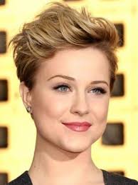 But there are challenges to having a square face—namely, how we asked vaccaro and another expert—marcus hoey, a stylist and lead educator at glamsquad—for their takes on the best haircuts for square faces. Pin On Hair