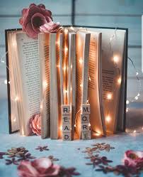 Books Are Love And So Should The Wallpaper Be Check Out A Special Wallpaper With A Book And Lights W Fotografie Bucher Glaube Schone Hintergrund Bilder