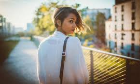 Lassée de sa coupe de cheveux elle a opté pour un autre style. Coiffure People Les Extensions Tressees De Shy M