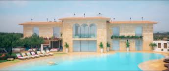 The love island 2019 cast spent their summer in a luxury spanish villa, kitted out with a jacuzzi, infinity pool and outdoor gym. This Is What The Old Love Island Villa Looked Like From Seasons One And Two