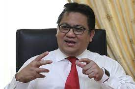 O, birleşik malezya ulusal örgütü (umno) üyesi, o zamanki yönetimde olan barisan nasional (bn). Passport To Travel A Privilege Not A Right Nur Jazlan Claims Malaysia Malay Mail