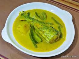 Agar lebih praktis gunakan ikan potongan yang banyak dijual di pasar swalayan tingkat kesulitan: Gulai Kuning Ikan Tenggiri Kelantan