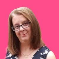 Michelle Snelling's Instagram, Twitter & Facebook