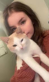 familiarfaces The blue/green hair threw us, but, that's that Hastings kid,  all right! 😄✂️🪮