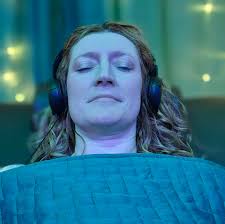 Who is a good hair stylist with color experience in Jeffersonville, Indiana?