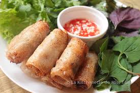 Pates Imperiaux Ou Nems Frits Par La Kitchenette De Miss Tam Recette Asiatique Recettes De Cuisine Cuisine Asiatique