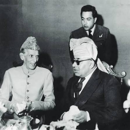 WATCH: The Khan of Kalat helped Muhammad Ali Jinnah, the founder of  #Pakistan, to resolve currency problems faced by the newly-independent  nation. Khan gave "almost 1,360 kilograms of gold" for the printing