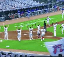 Nick markakis has reversed course, opting wednesday to play for the atlanta braves this season after previously opting out thanks in part to concerns about the coronavirus. Braves Markakis Gif Braves Markakis Walkoff Discover Share Gifs
