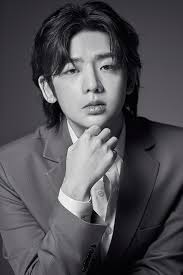 New singer Chan-ul, discovered by singer Hong Jin-young, will officially  debut in the music industry..