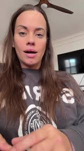 Jenna Hennessey's Instagram, Twitter & Facebook