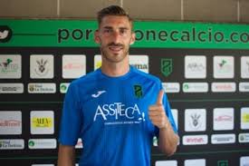 La nuova maglia del pordenone calcio per la stagione 2019/2020 si contraddistingue inoltre per l'inserimento del ramarro dei 100 anni, realizzato con un transfer ad alta densità applicato nella. Pordenone Calcio Giacomo Bindi Nuovo Portiere Neroverde Zonacalciofaidate
