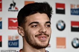 Romain ntamack, né le 1er mai 1999 à toulouse, est un joueur international français de rugby à xv jouant au poste demi d'ouverture ou centre au sein du stade toulousain. Wales To Face Teenage Sensation Romain Ntamack In Six Nations Opener Daily Mail Online