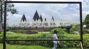 Miniatur candi prambanan jumbo fiber ukuran 15x15x20 cm. Zona Utama Candi Prambanan Dibuka Lagi Wisatawan Harus Tetap Patuhi Prokes Suara Jogja
