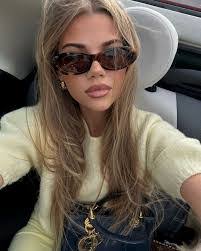 Addison Linder's Instagram, Twitter & Facebook