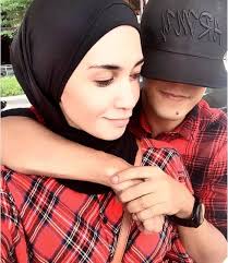 Melalui perkongsian gambar tersebut, izreen dan suaminya, ude wahid baru saja selesai berbulan madu di bali, indonesia. Buat Lelaki Yang Aku Kasihi Aku Di Sini Setia Sebagai Peneman Ucapan Izreen Azminda Untuk Suaminya Skop Rojak Daily