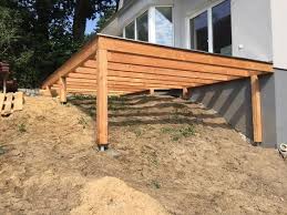 Erhohte Terrasse Aus Bangkirai Mit Holztreppe Und Aussentreppe Erhohte Terrasse Terrasse Holz Terrasse Bauen