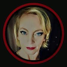 Traci Moon's Instagram, Twitter & Facebook