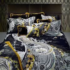 Stilinizi Ev Tekstilinde De Konusturun Roberto Cavalli Ev Tekstili Urunleriyle Simdi Cosalindo Com Da E Duvet Sets Floral Duvet Sets Bedroom Inspirations