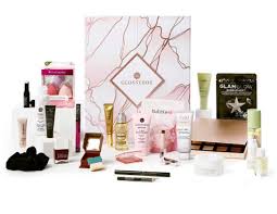 Les calendriers de l'avent beauté renferment également des accessoires de coiffure ou de manucure, des objets pour le bain ou notre. Calendrier De L Avent Glossybox 2020 Tous Les Calendriers De L Avent Beaute 2021