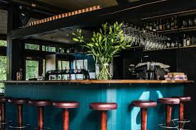 Florida maine shares a border only with new hamp. 150 Fun Bar Trivia Questions And Answers Thought Catalog